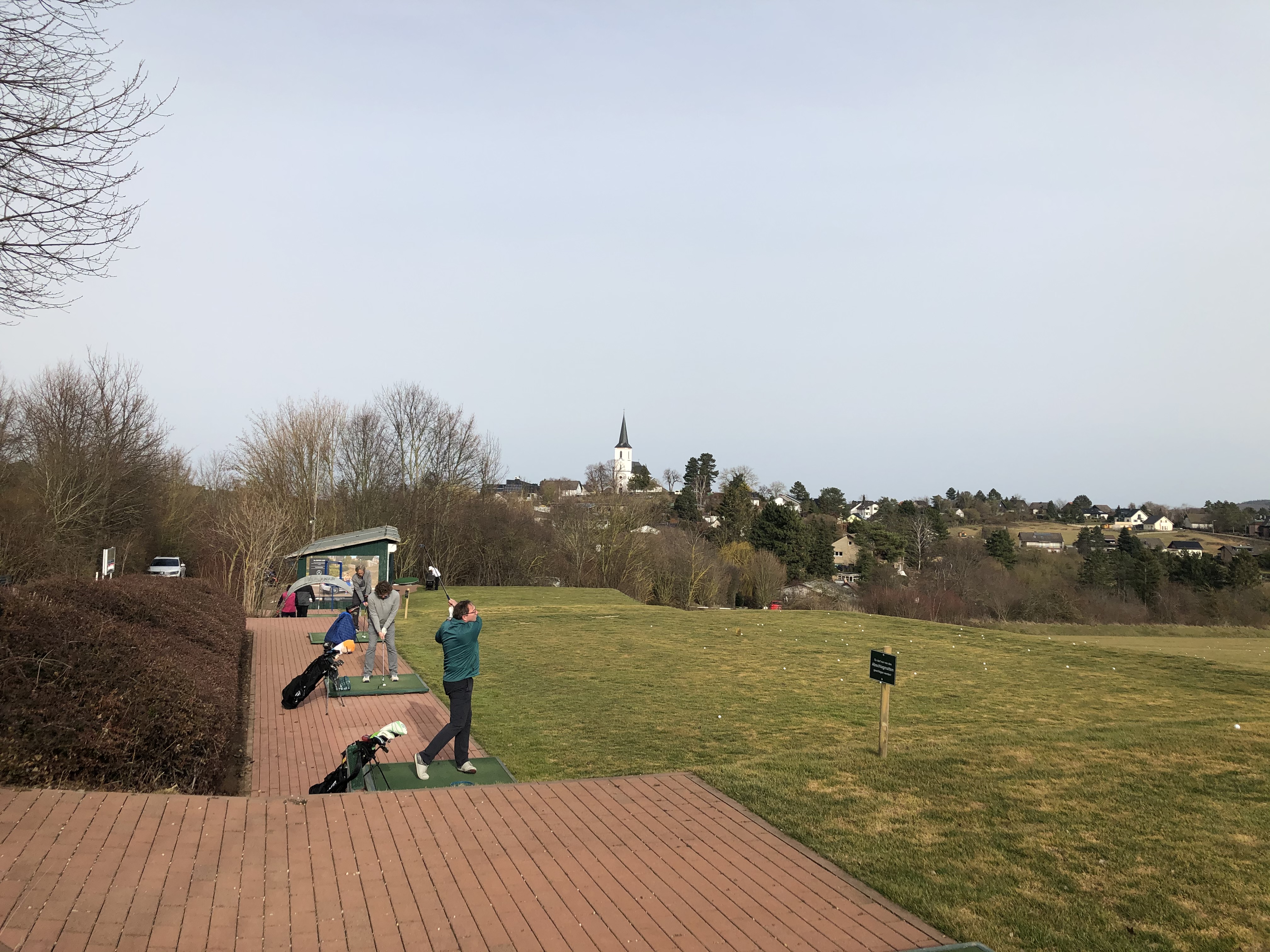 Golfer auf der Driving Range in Bad Münstereifel